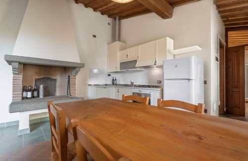 Poggibonsi Villa | Beautiful apartment in villa with pool, A/C, WIFI, TV and pets allowed, close to San Gimignano