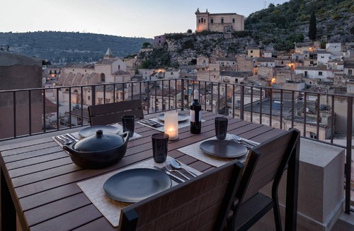 Scicli House | Beautiful Holiday Apartment in Scicli with Furnished Terrace and Beautiful View