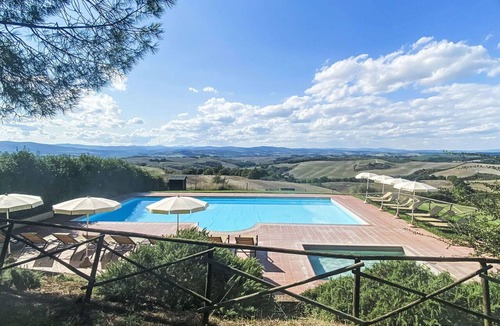 Montalcino Villa | Beautiful apartment in villa for 4 people with WIFI, pool, patio, pets allowed and panoramic view