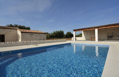 Chiaramonte Gulfi Villa | Beautiful private villa with A/C, private pool, WIFI, TV, patio, pets allowed and panoramic view