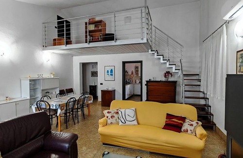 Ragusa Villa | Beautiful private villa with hot tub, WIFI, A/C, TV, patio, pets allowed and panoramic view