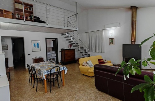 Ragusa Villa | Beautiful private villa with hot tub, WIFI, A/C, TV, patio, pets allowed and panoramic view