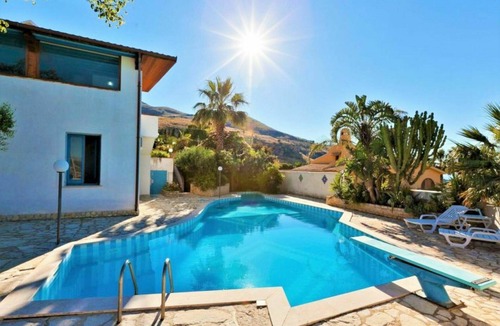 Valderice Villa | Beautiful private villa with WIFI, A/C, hot tub, private pool, TV, terrace and panoramic view