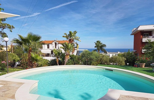 Sanremo Villa | Beautiful private villa for 6 people with A/C, private pool, WIFI, TV and terrace