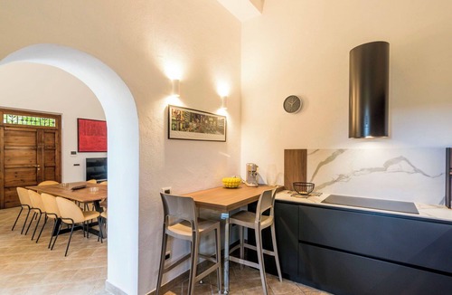 Viterbo Villa | Beautiful private villa for 8 people with hot tub, WIFI, A/C, TV and balcony