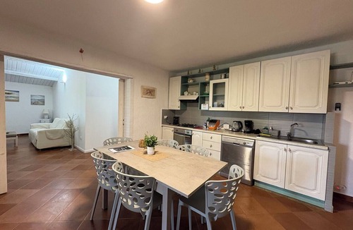 Noto Villa | Beautiful private villa with WIFI, private pool, A/C, TV, patio, pets allowed and panoramic view