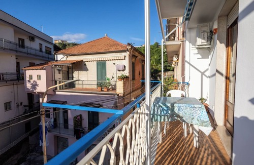 Giardini Naxos House | BEAUTIFUL SEASIDE APARTMENT WITH PRIVATE PARKING A FEW STEPS FROM TAORMINA