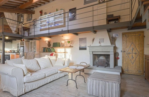 Montevarchi Villa | Beautiful villa for 5 guests with private pool, WIFI, TV, terrace, pets allowed and panoramic v.