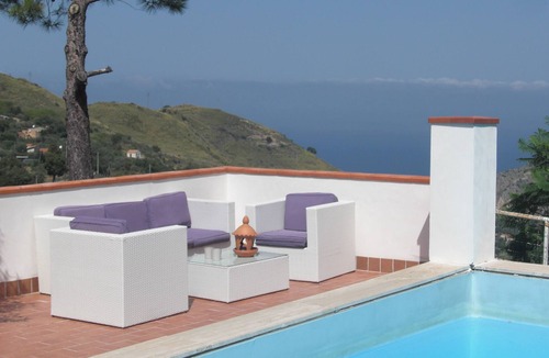 Cefalu Villa | Beautiful villa with pool: stunning sea view.