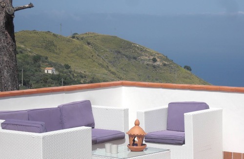 Cefalu Villa | Beautiful villa with pool: stunning sea view.
