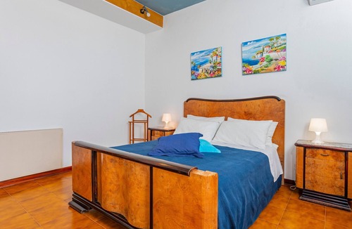 Aci Sant'Antonio Bed & Breakfast | Bed and Breakfast 'Carolea' with Shared Pool, Wi-Fi and Air Conditioning