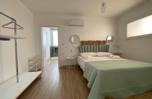 Sant'Isidoro Bed & Breakfast | Bed and Breakfast 'Isid'Oro Rooms - Camera 3' with Wi-Fi and Air Conditioning