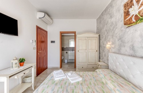 Salve Bed & Breakfast | Bed and Breakfast 'Tallyho Giglio' with Shared Terrace, Wi-Fi and Air Conditioning