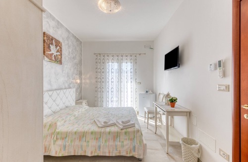 Salve Bed & Breakfast | Bed and Breakfast 'Tallyho Giglio' with Shared Terrace, Wi-Fi and Air Conditioning