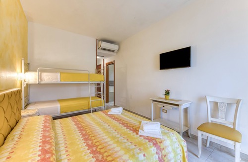 Salve Bed & Breakfast | Bed and Breakfast 'Tallyho Calendula' with Shared Terrace, Wi-Fi and Air Conditioning