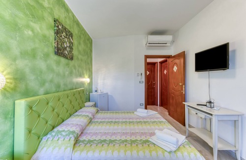 Salve Bed & Breakfast | Bed and Breakfast 'Tallyho Elleboro' with Shared Terrace, Wi-Fi and Air Conditioning