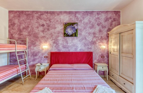 Salve Bed & Breakfast | Bed and Breakfast 'Tallyho Garofano' with Shared Terrace, Wi-Fi and Air Conditioning