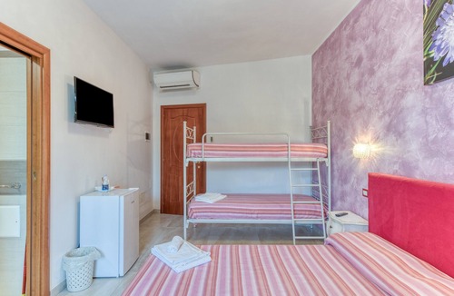 Salve Bed & Breakfast | Bed and Breakfast 'Tallyho Garofano' with Shared Terrace, Wi-Fi and Air Conditioning