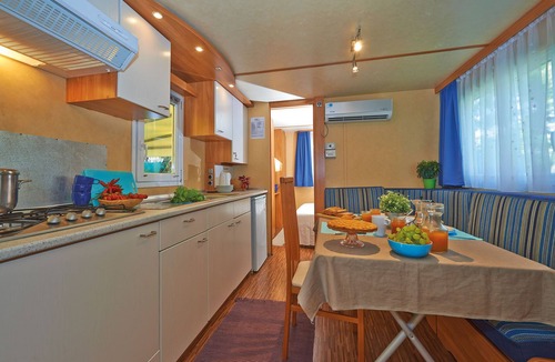 Baia Domizia Ski Chalet | Belvilla by OYO Baia Domizia Villaggio Camping E2