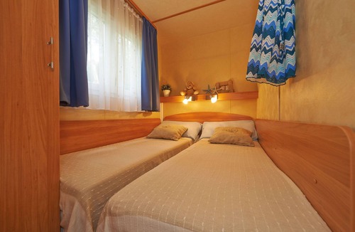 Baia Domizia Ski Chalet | Belvilla by OYO Baia Domizia Villaggio Camping E2