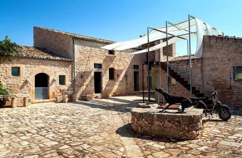 Ragusa House | Belvilla by OYO Le Edicole