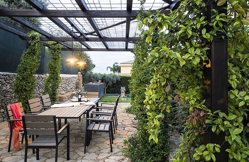 Syracuse Villa | Belvilla by OYO Profumo