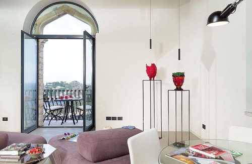 Taormina Apartment | Belvilla by OYO Torre Isola Bella