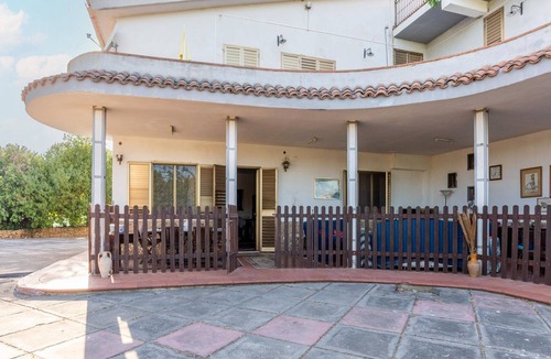 Assoro House | Belvilla by OYO Villa Zagara