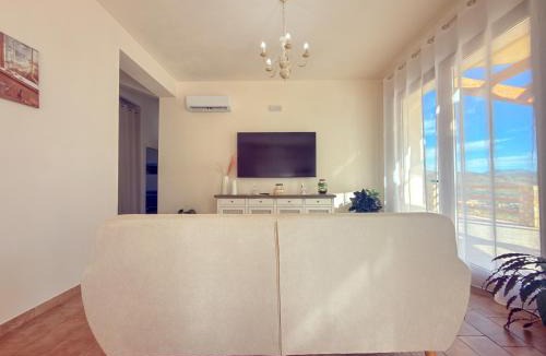 Mockarta House | Benvenuti sulla collina Proserpina