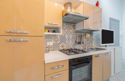 Portopalo di Capo Passero Apartment | Blue House Ground Floor Apartment with Wi-Fi and Air Conditioning