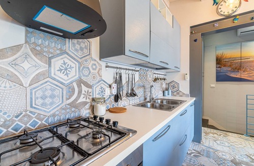 Portopalo di Capo Passero Apartment | Blue House Apartment with Terrace, Sea View, Wi-Fi and Air Conditioning