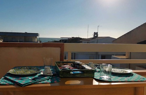Punta Braccetto Apartment | Blue Sea Apartment, cozy apartment a few meters from the sea.