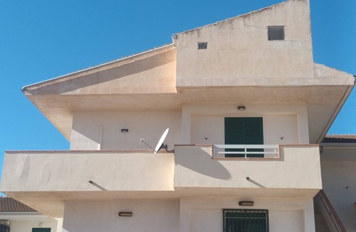 Punta Braccetto Apartment | Blue Sea Apartment, cozy apartment a few meters from the sea.