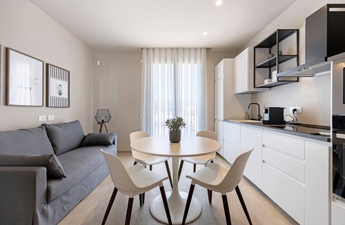 Santa Flavia Apartment | 'Bora' Apartment with Balcony, Wi-Fi and Air Conditioning