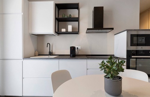 Santa Flavia Apartment | 'Bora' Apartment with Balcony, Wi-Fi and Air Conditioning