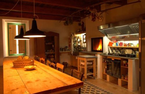 Strongoli House | BORGO PETELIA, Casa Centro, Antica abitazione calabrese con giardino, ristrutturata