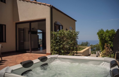 Cefalu Villa | Breathtaking Sea Views & Jacuzzi in Cefalù