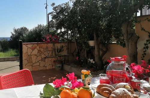 Santa Teresa di Riva House | Brezza Marina - Holiday home facing the sea