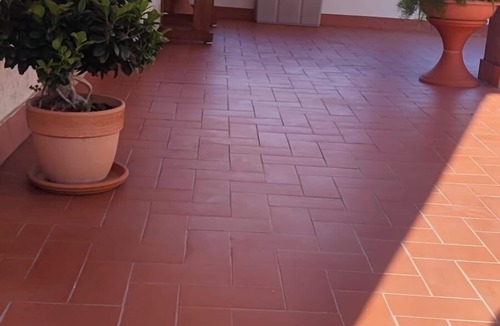 Sinalunga Apartment | Bright apartment with large terrace - perfect for families or groups