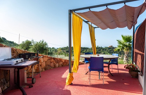 Tusa House | Bungalow 'Lavanda' with Sea View, Wi-Fi and Air Conditioning