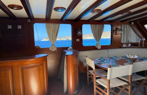Lampedusa Boat Rental | Caicco Silver Star 2 by Blue Marine