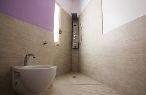 Reggio Calabria Bed & Breakfast | Camera con bagno in centro città