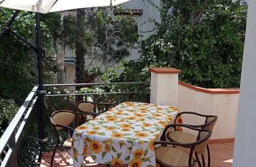 Giardini Naxos Villa | CASA 'A MARINA garden and beach villa a stone's throw from the sea