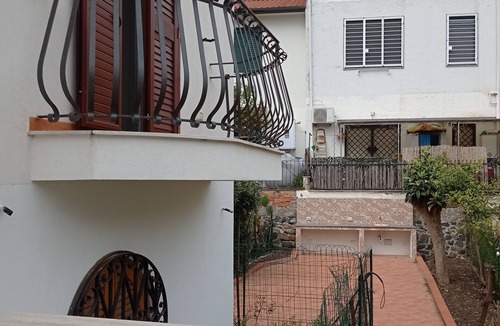 Giardini Naxos Villa | CASA 'A MARINA garden and beach villa a stone's throw from the sea