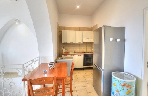 Portici Apartment | Casa Bellacqua: An elegant and welcoming apartment which faces the sun and the sea, with Free WI-FI.