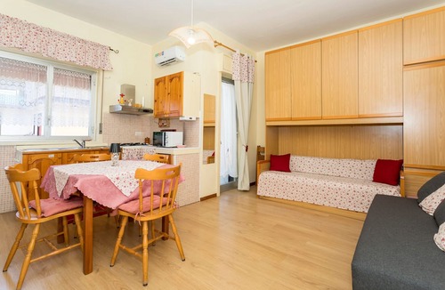 Chianchitta-Pallio Apartment | Casa Bethel with Balcony and Air Conditioning