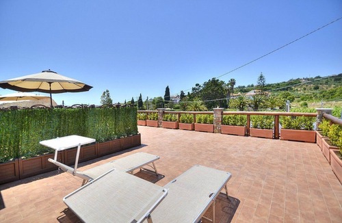 Marina di Casal Velino House | Casa Biancolilla A: A welcoming apartment situated at a short distance from the beach, with Free WI-FI.