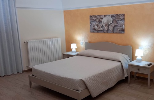 Enna Bed & Breakfast | Casa Del monte Tourist rental (yellow room)