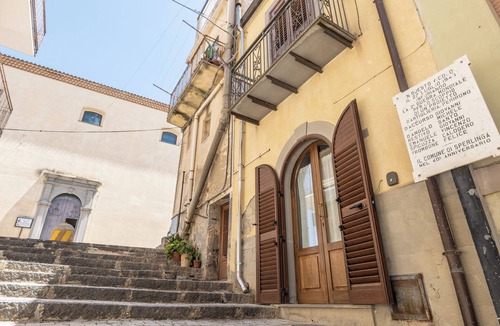Sperlinga House | Casa Del Sarto