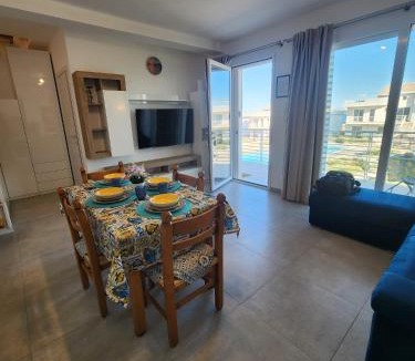 Pachino Apartment | Casa di Rita, Attico vista mare a Marzamemi - 2 Piscine e Padel
